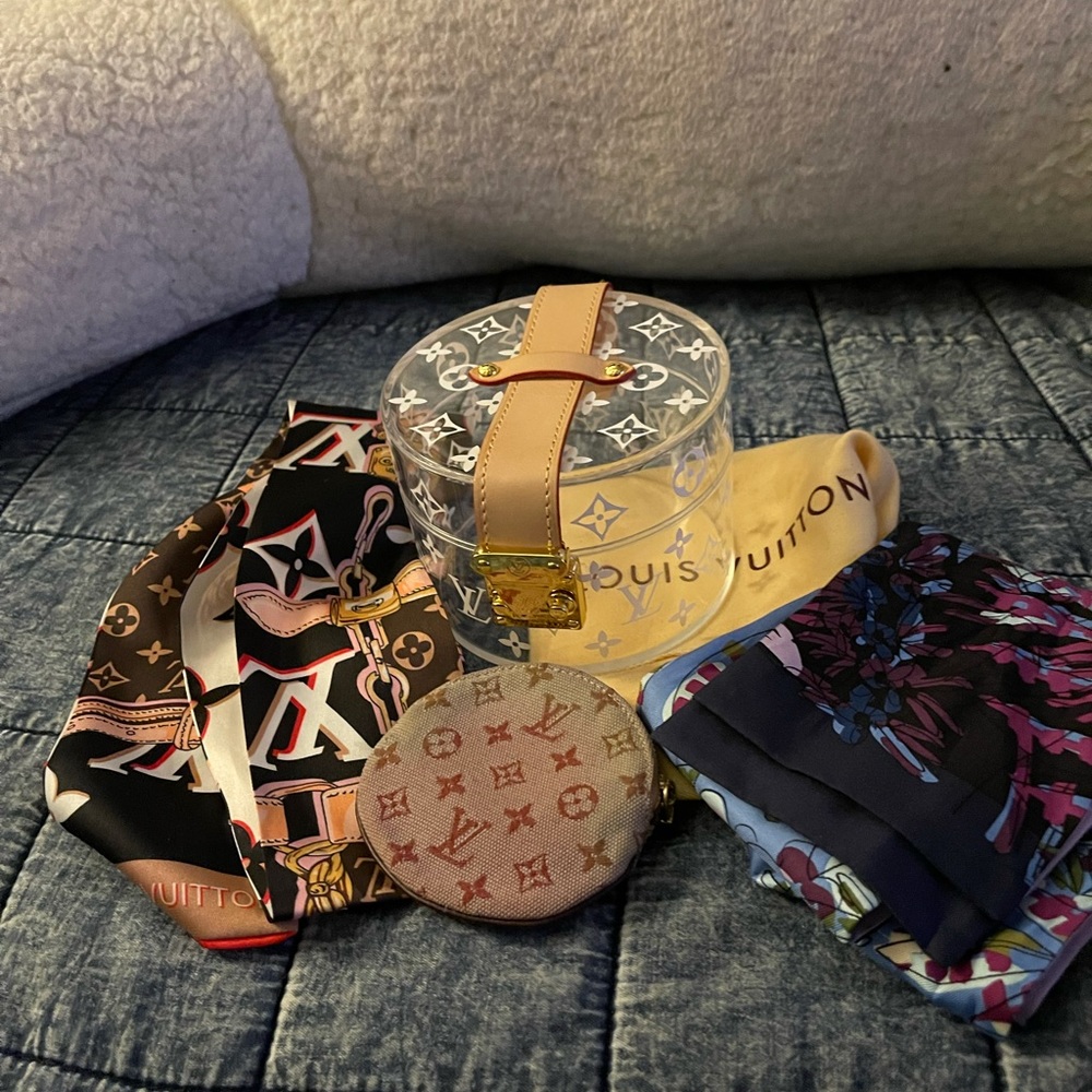 Louis Vuitton Plexiglass Box Scott LV and 2 LV tilly scarves